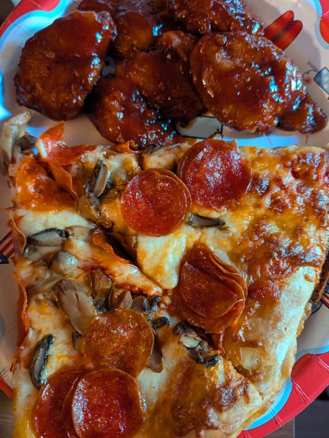 Large Cheese & 10 Boneless Wings.